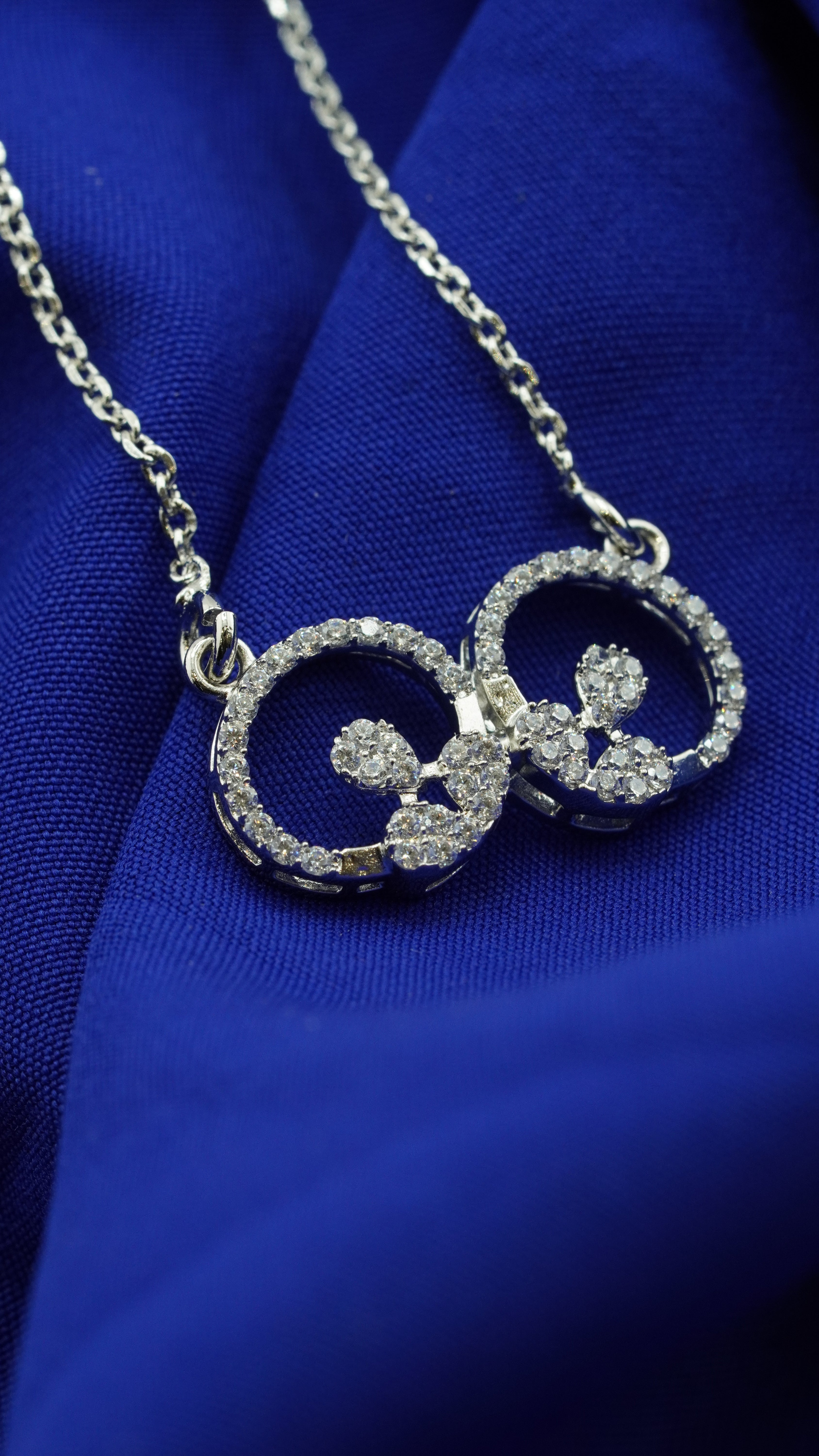 Luxe Twin Circle Charm pendant