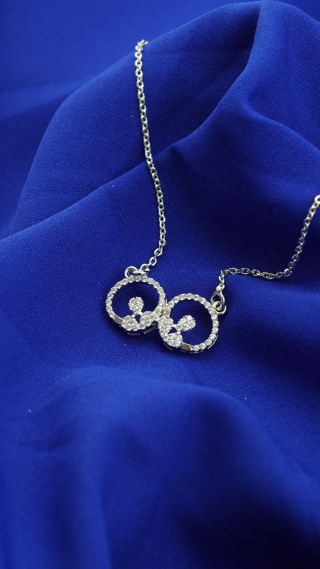 Luxe Twin Circle Charm pendant