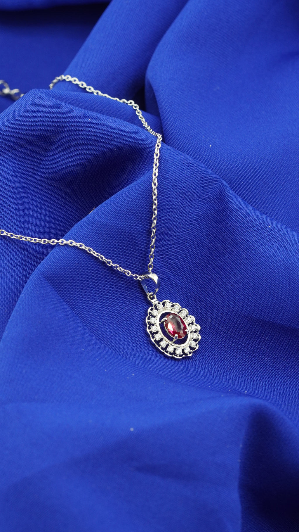 Queen Gem Pendant