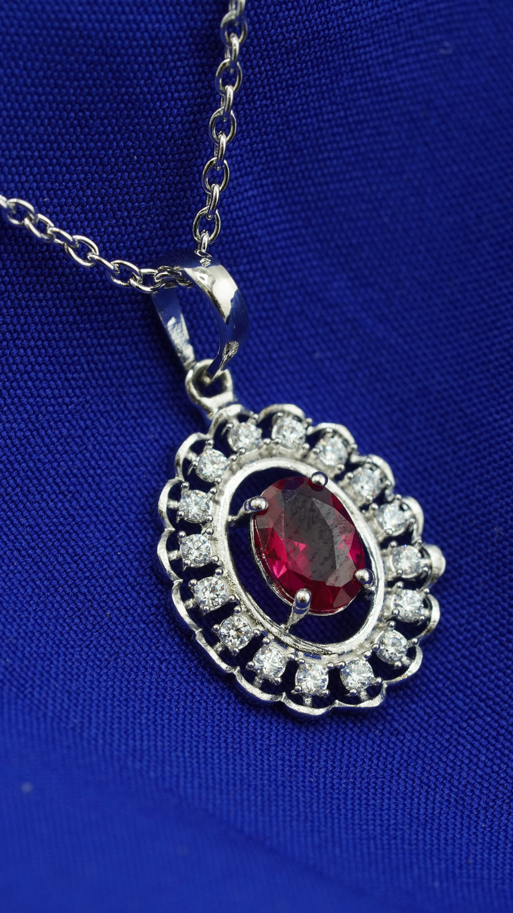 Queen Gem Pendant