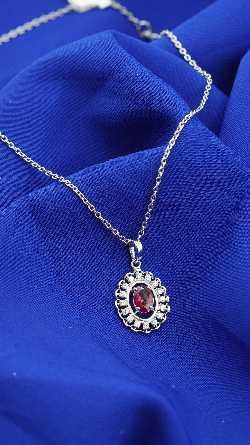 Queen Gem Pendant