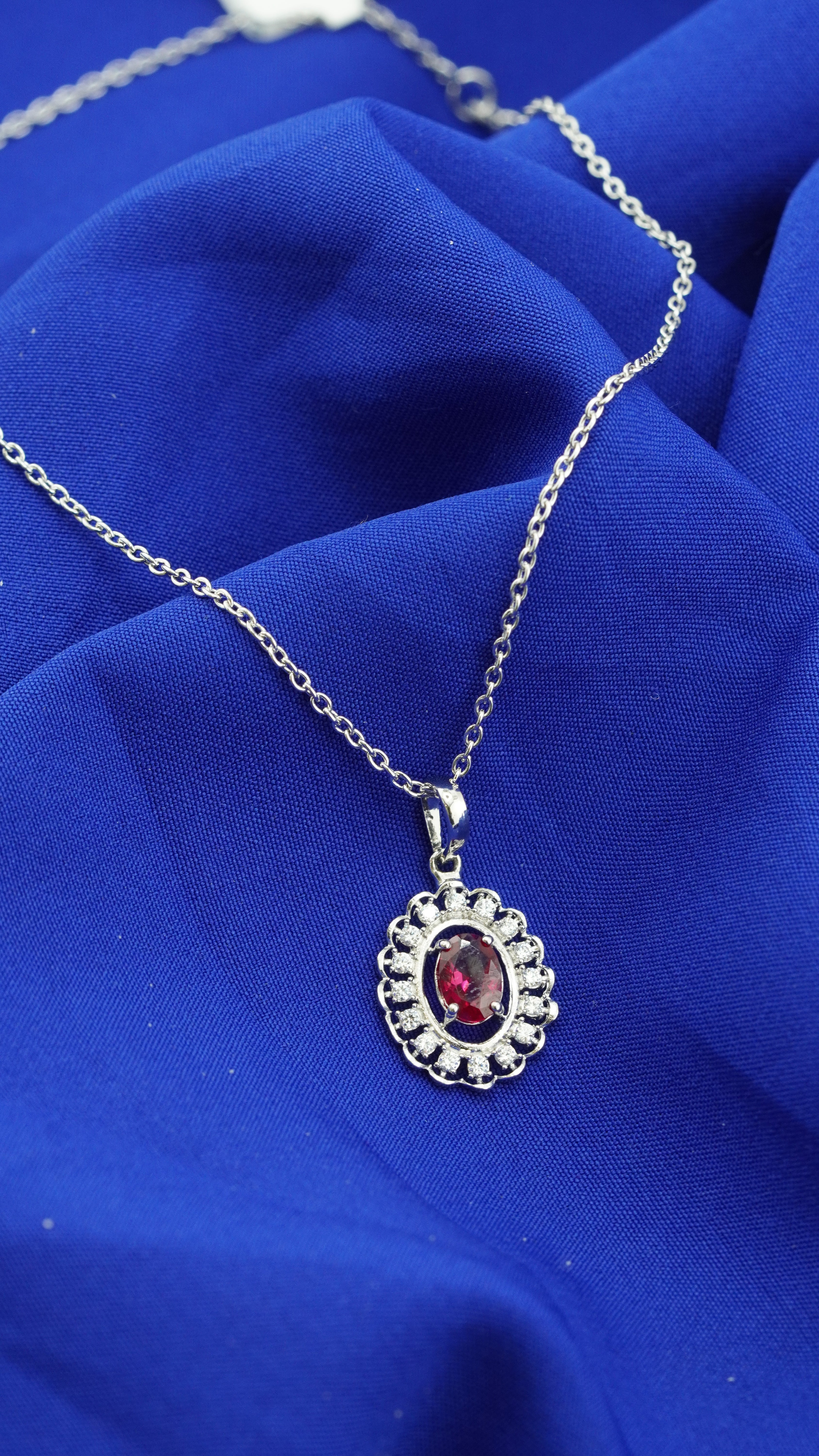 Queen Gem Pendant