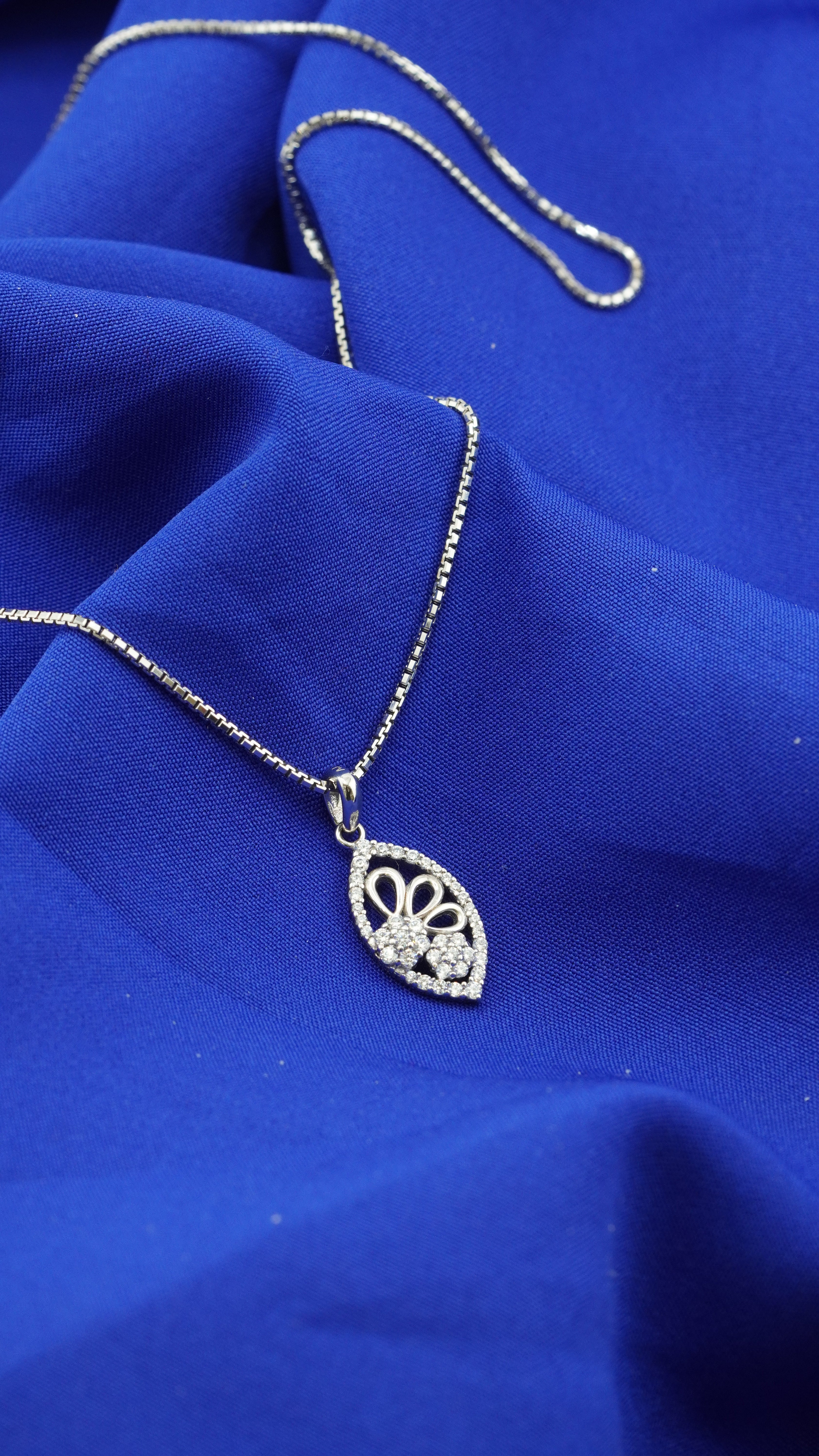 Moonleaf Pendant