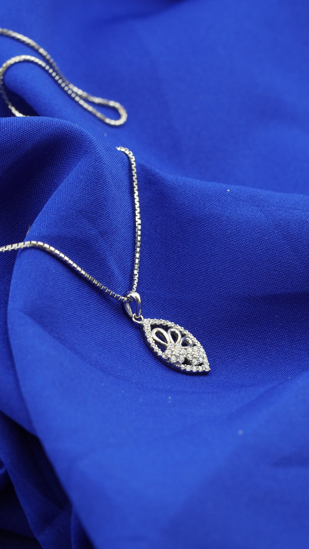 Moonleaf Pendant
