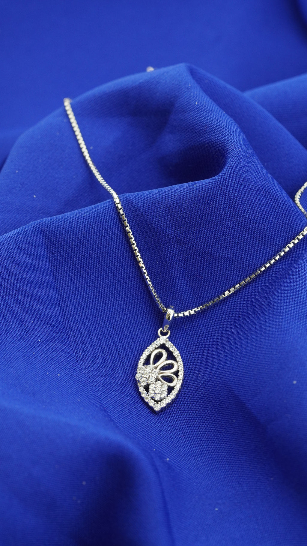 Moonleaf Pendant