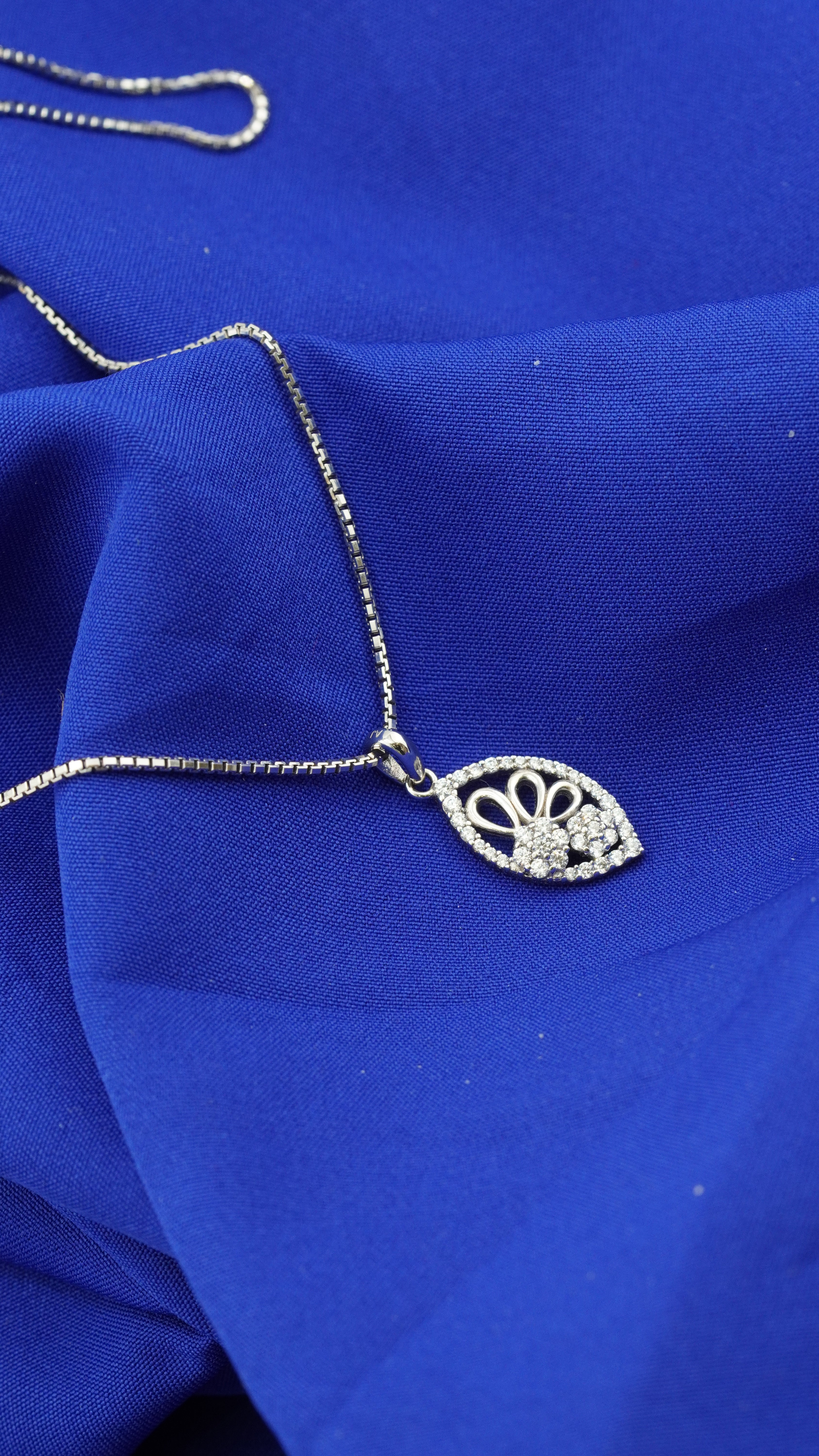 Moonleaf Pendant