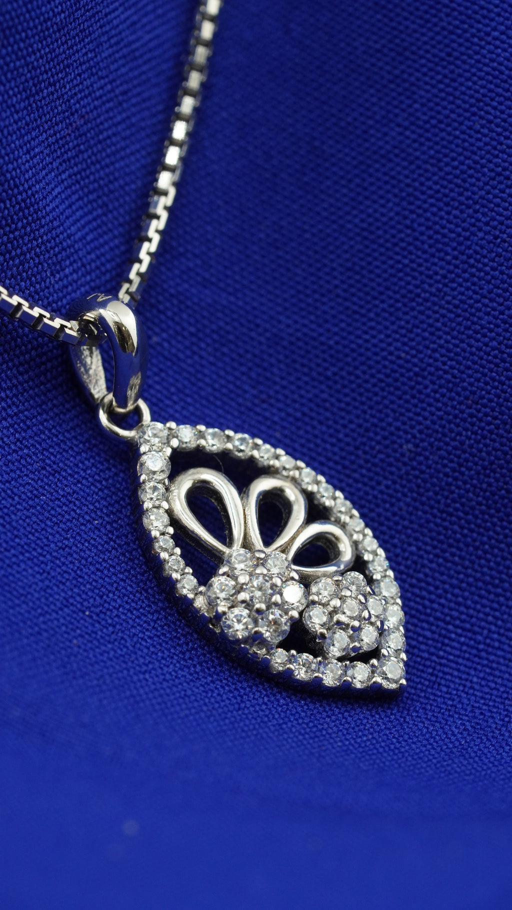Moonleaf Pendant