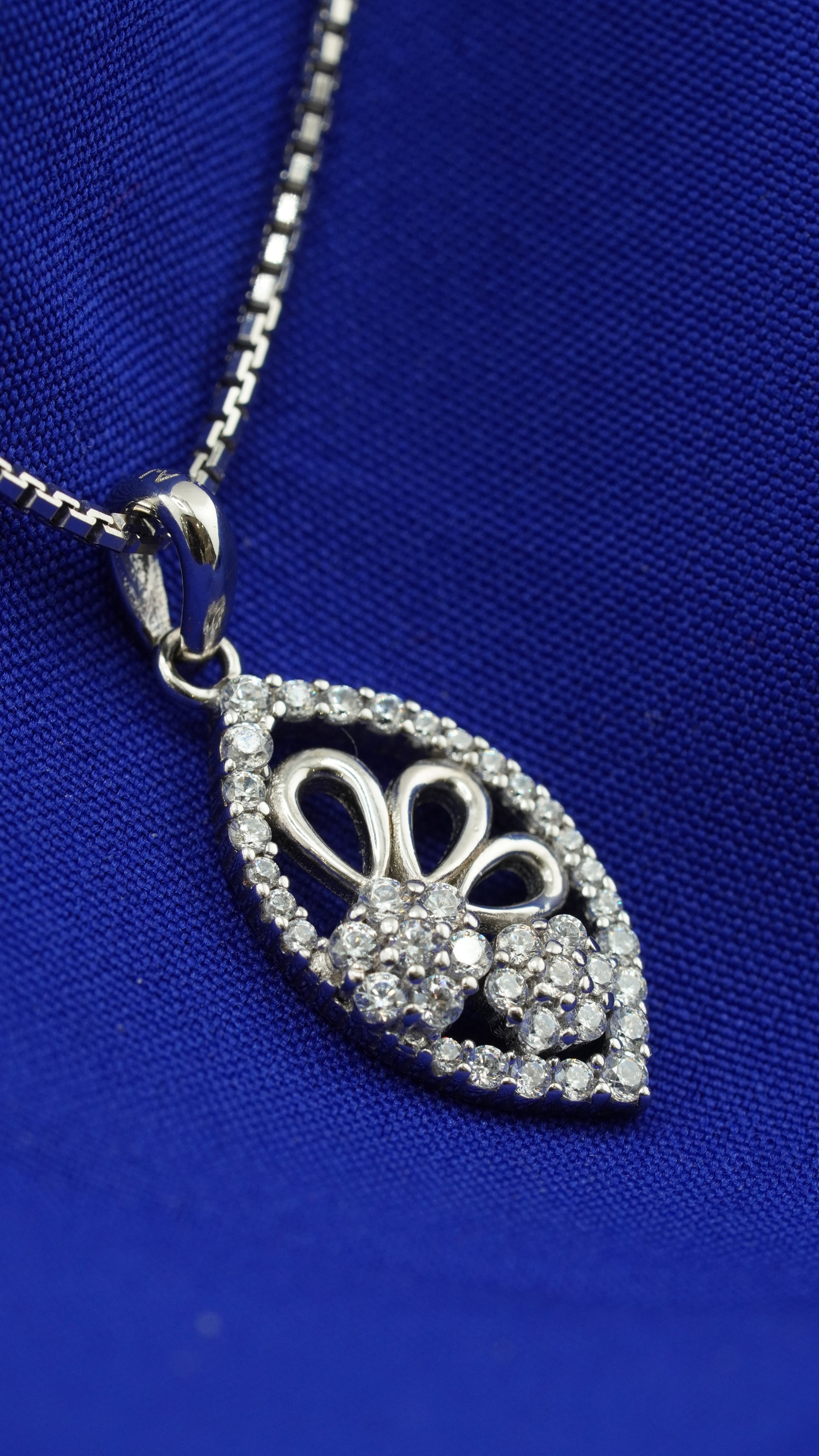 Moonleaf Pendant