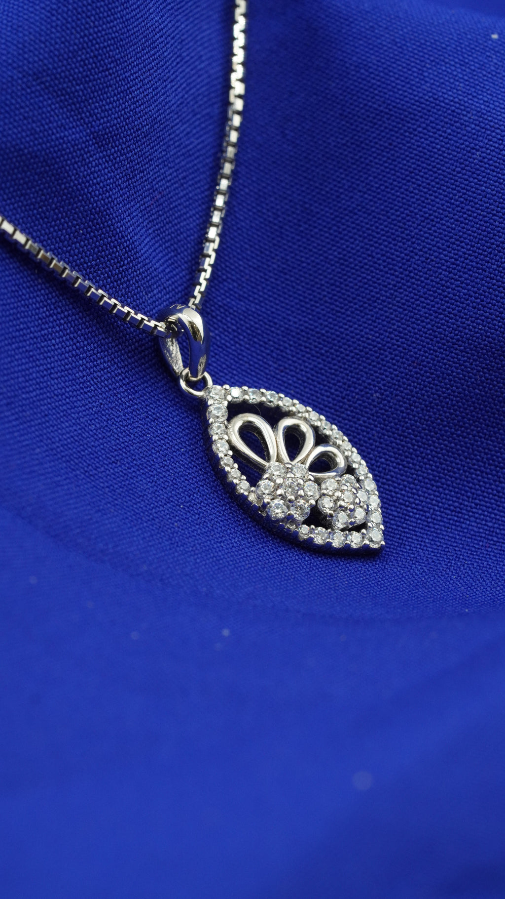 Moonleaf Pendant