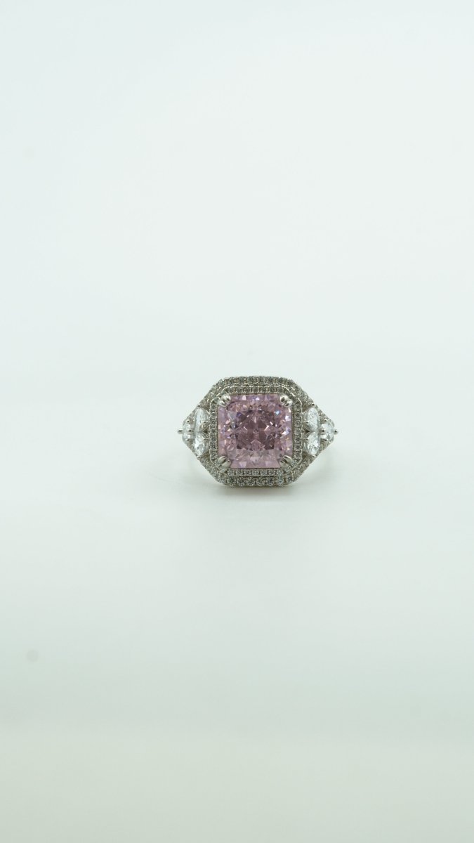Broochk Empress Ring - D KHUSHALBHAI JEWELLERS