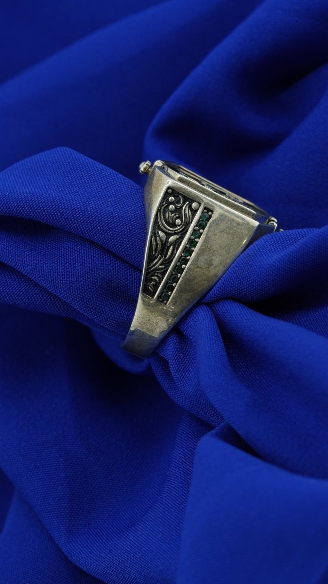 Emerald Crest Ring - D KHUSHALBHAI JEWELLERS