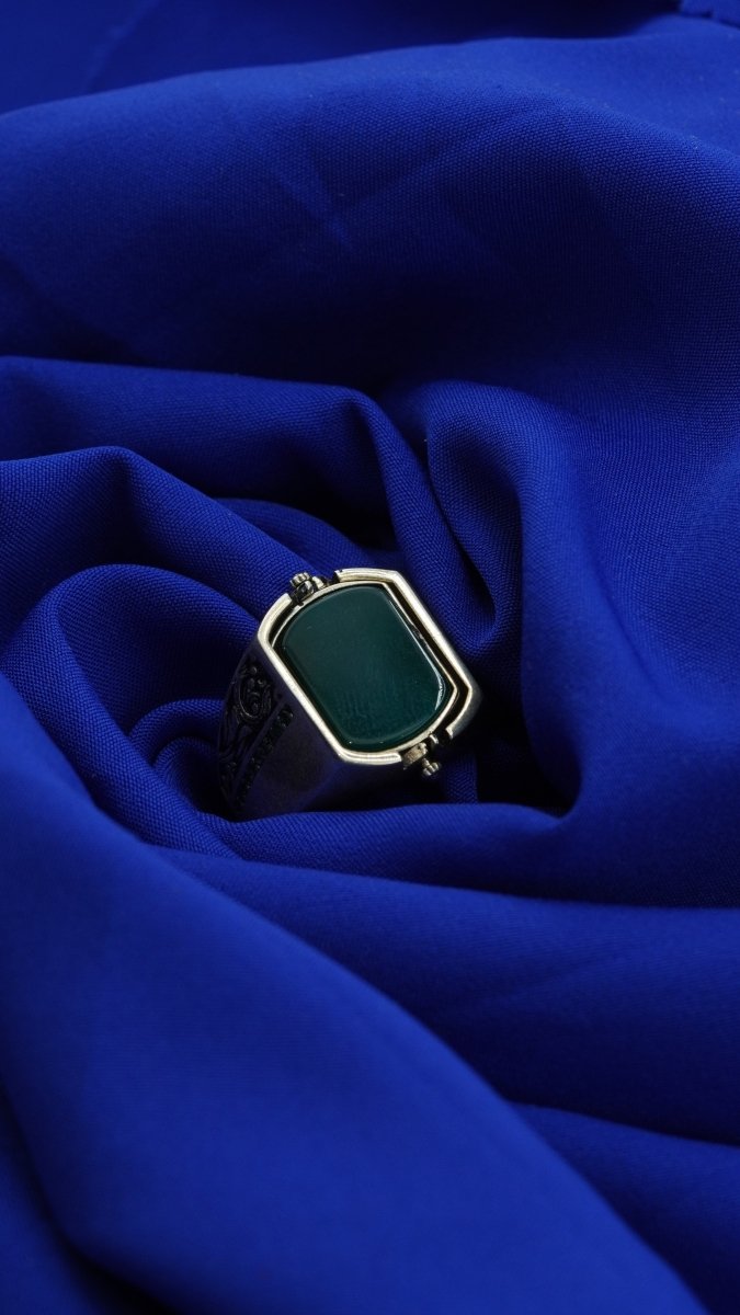 Emerald Crest Ring - D KHUSHALBHAI JEWELLERS