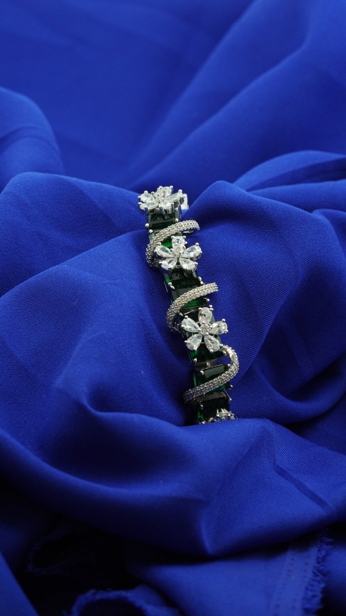 Emerald Flower Bracelet - D KHUSHALBHAI JEWELLERS