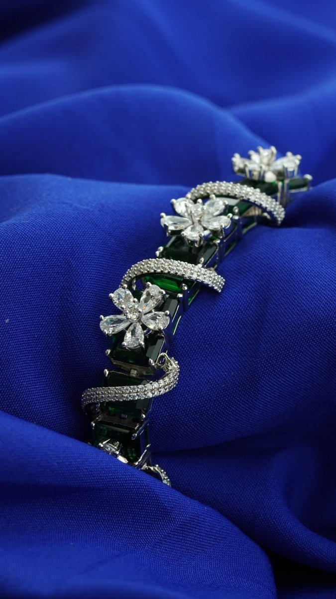 Emerald Flower Bracelet - D KHUSHALBHAI JEWELLERS