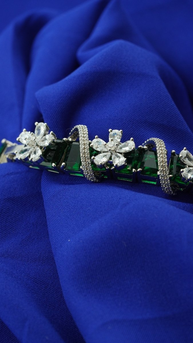 Emerald Flower Bracelet - D KHUSHALBHAI JEWELLERS
