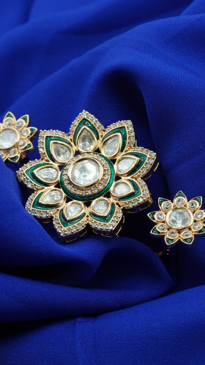 Emerald Lotus Brooch - D KHUSHALBHAI JEWELLERS