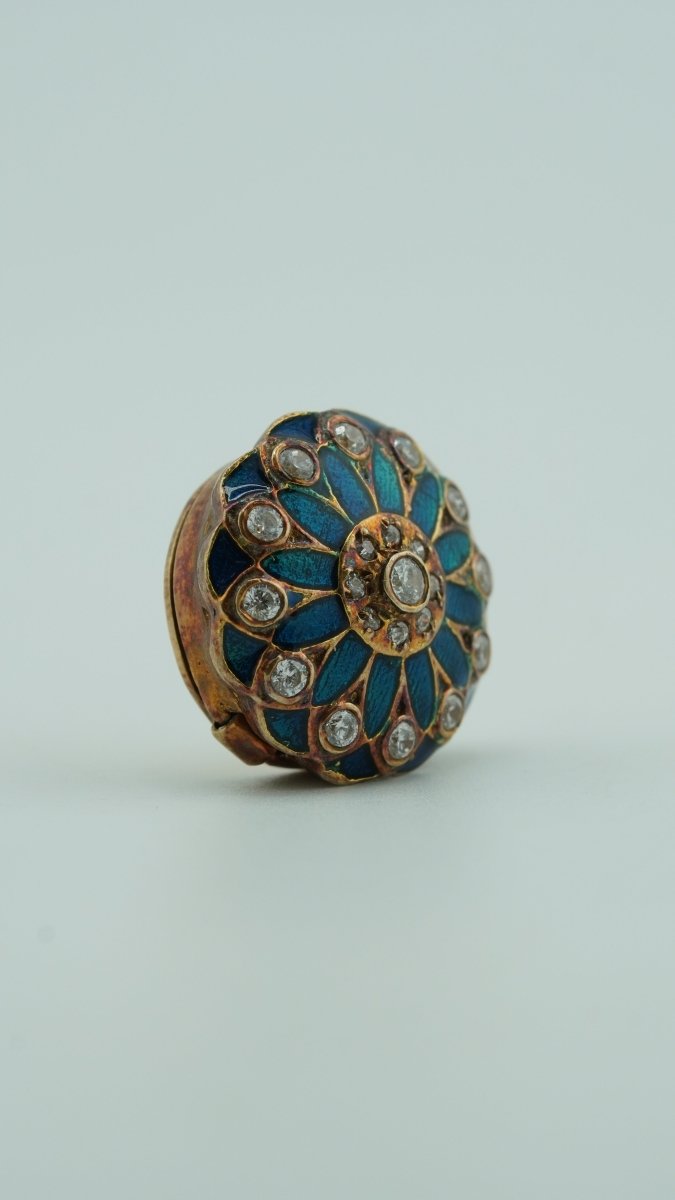Golden Aura Flower Brooch - D KHUSHALBHAI JEWELLERS