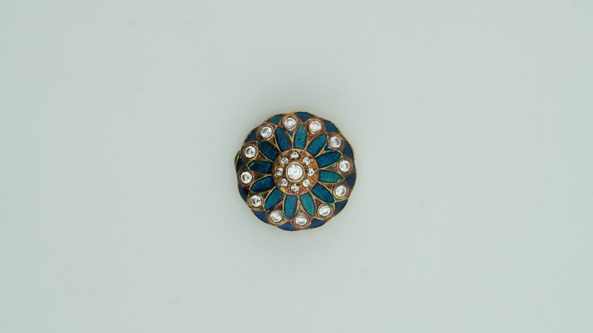 Golden Aura Flower Brooch - D KHUSHALBHAI JEWELLERS