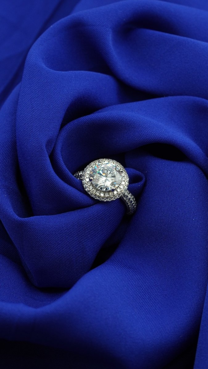 Halo Queen Ring - D KHUSHALBHAI JEWELLERS