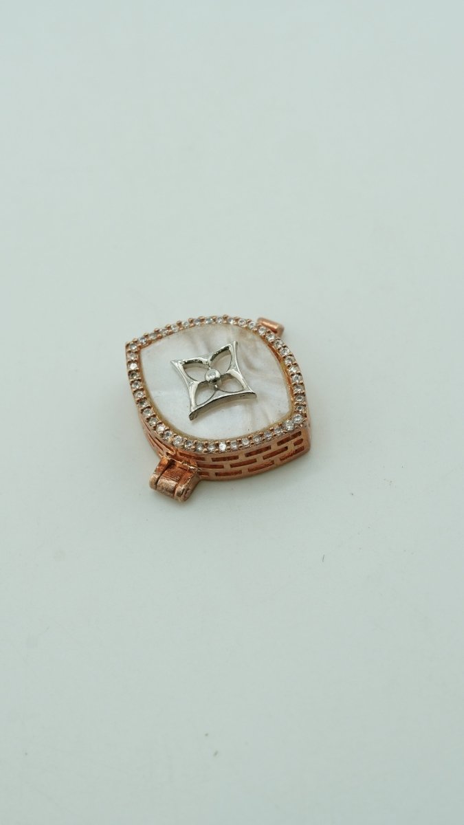 Quara Frame Brooch - D KHUSHALBHAI JEWELLERS